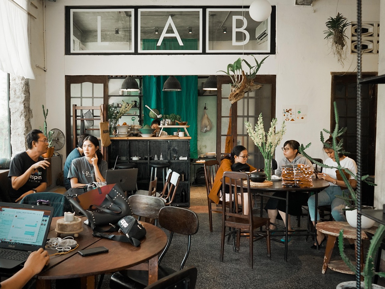 已绑卡实名账号：子公司注册代理流程和费用