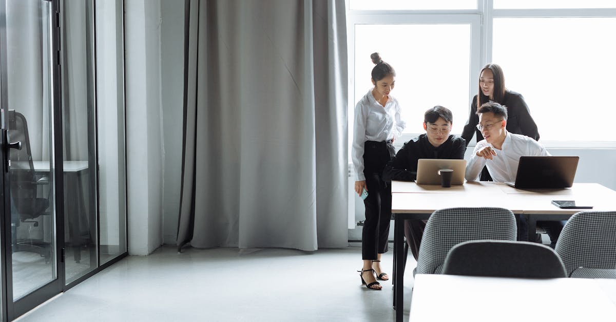 如何在游戏技术支持辅助领域中与同行竞争?